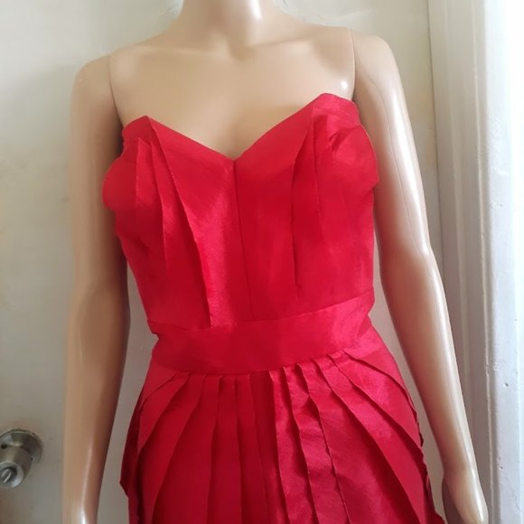 MAXANDCLEO  RED APPLE STRAPLESS PLEATED RUCHED SHORT PROM DRESS SIZE 10 - Picture 2 of 9